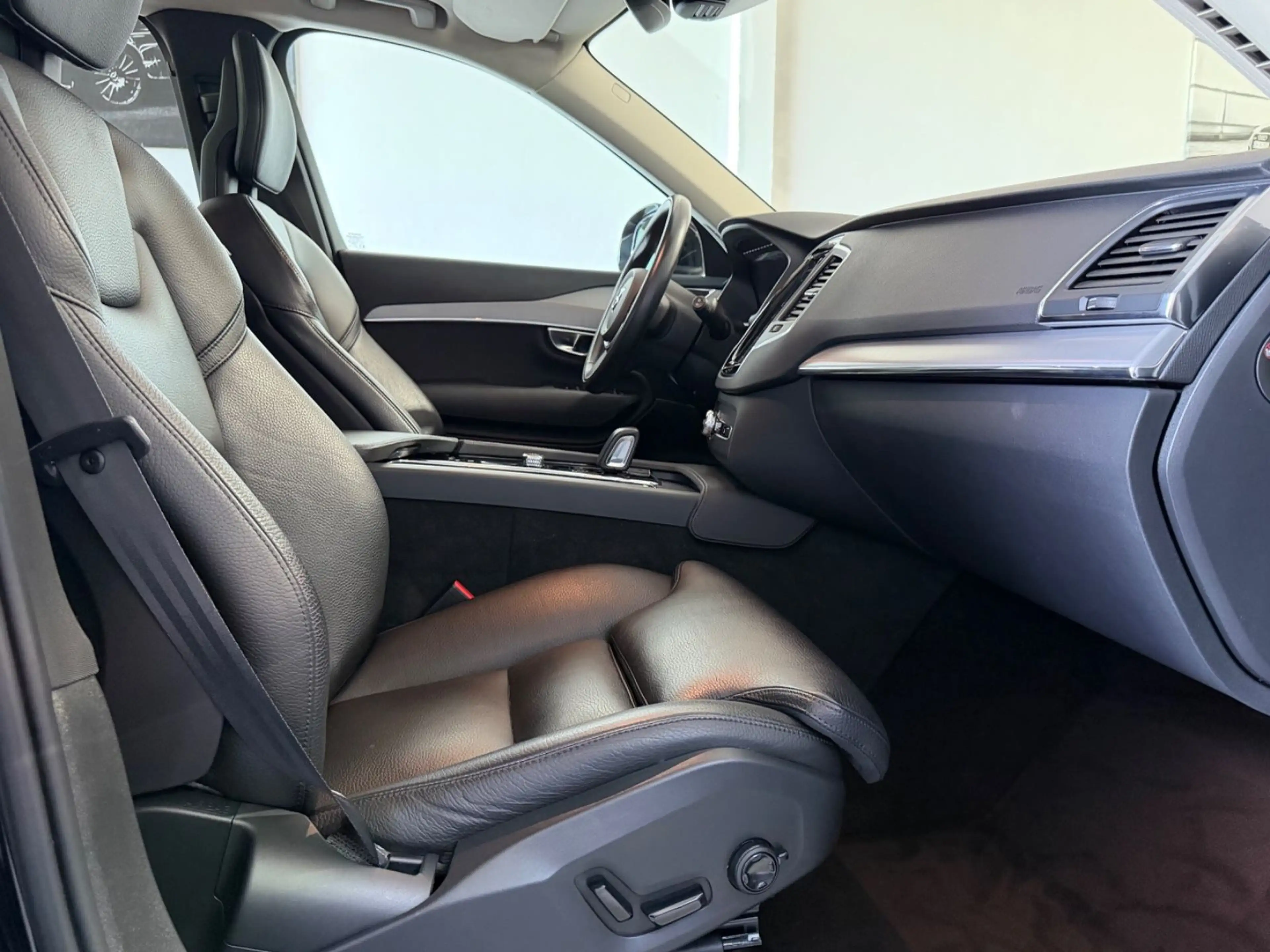 Volvo XC90 B5 D AWD Geartronic Momentum Pro 7-Sitzer — photo 8