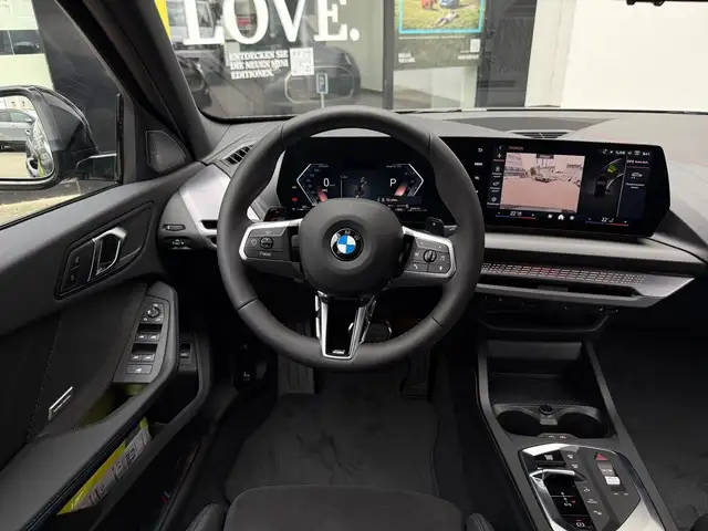 BMW 1 Series view 6