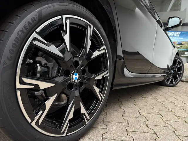 BMW 1 Series view 3