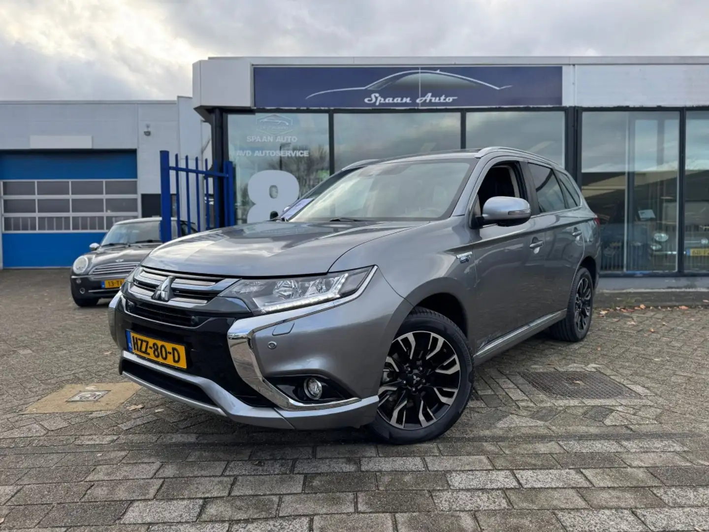 Mitsubishi Outlander 2.0 PHEV 4WD INTYLE+ | PREMIUM | 360° | PANO | LED Gri - 1