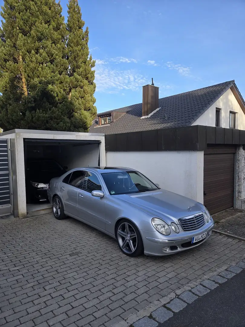 Mercedes-Benz E 270 CDI Elegance TÜV NEU Silber - 1