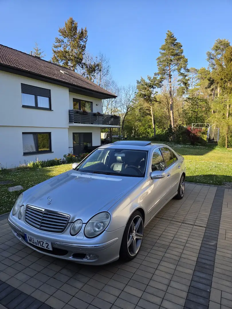 Mercedes-Benz E 270 CDI Elegance TÜV NEU Silber - 2