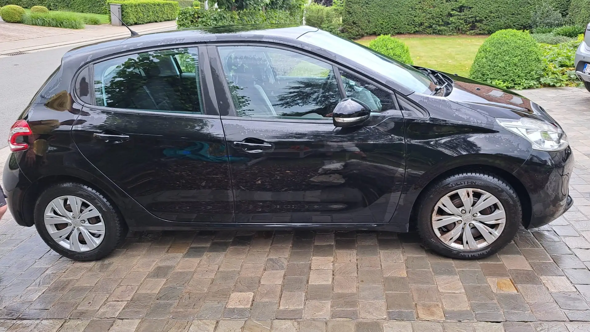 Peugeot 208 208 PureTech 82 Active Noir - 1