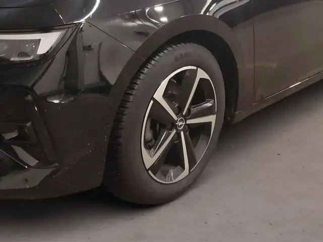 Opel Astra view 8
