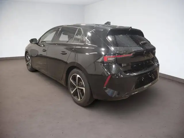 Opel Astra view 4