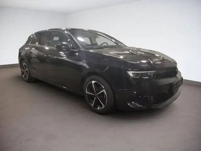 Opel Astra view 2