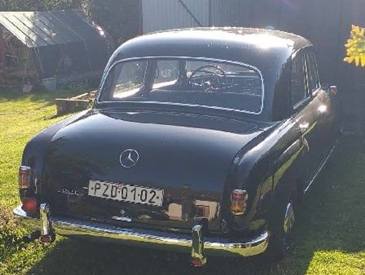 Mercedes-Benz 180 180D Schwarz - 2