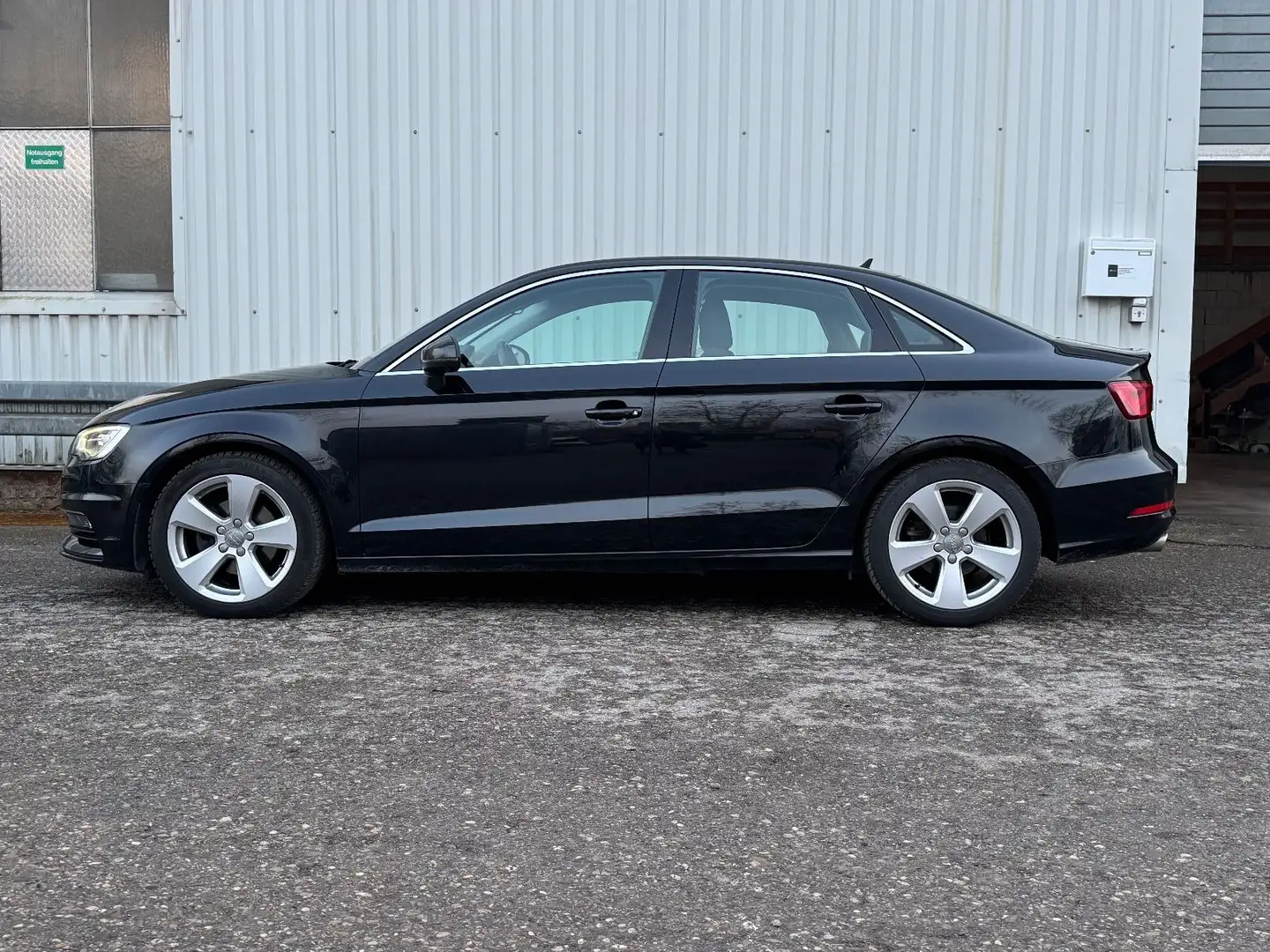 Audi A3 Limousine ambition 2.0 Tdi Klima Navi Pdc Schwarz - 2