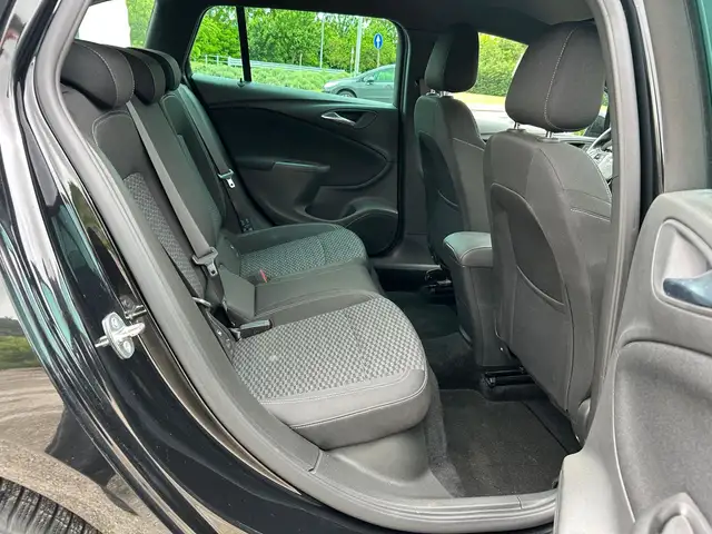 Opel Astra view 11