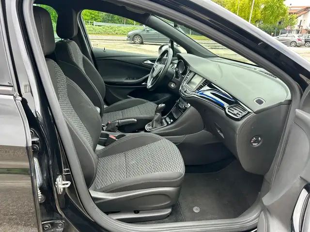 Opel Astra view 13