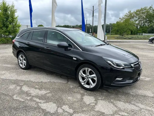 Opel Astra view 3