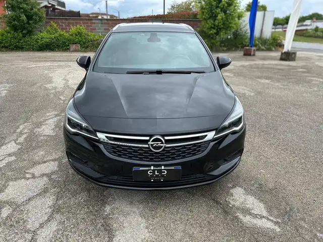 Opel Astra view 2