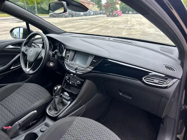 Opel Astra view 12