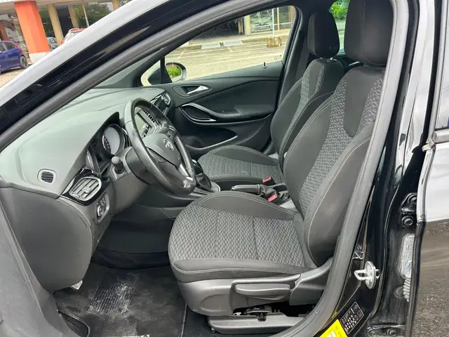 Opel Astra view 8
