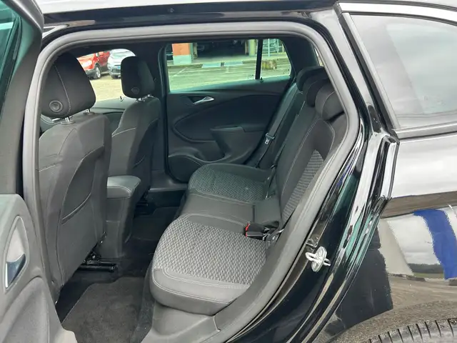 Opel Astra view 9