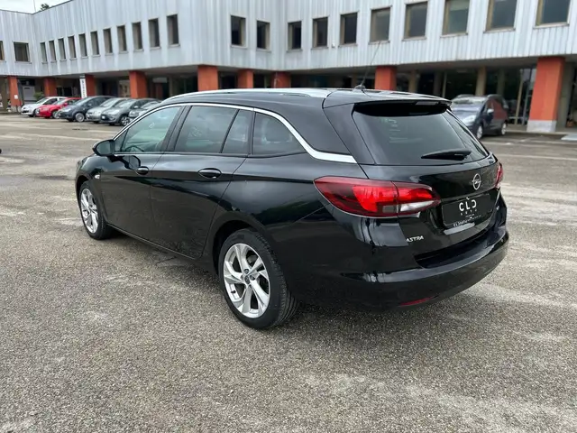 Opel Astra view 6