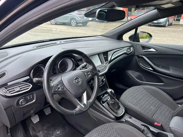 Opel Astra view 7