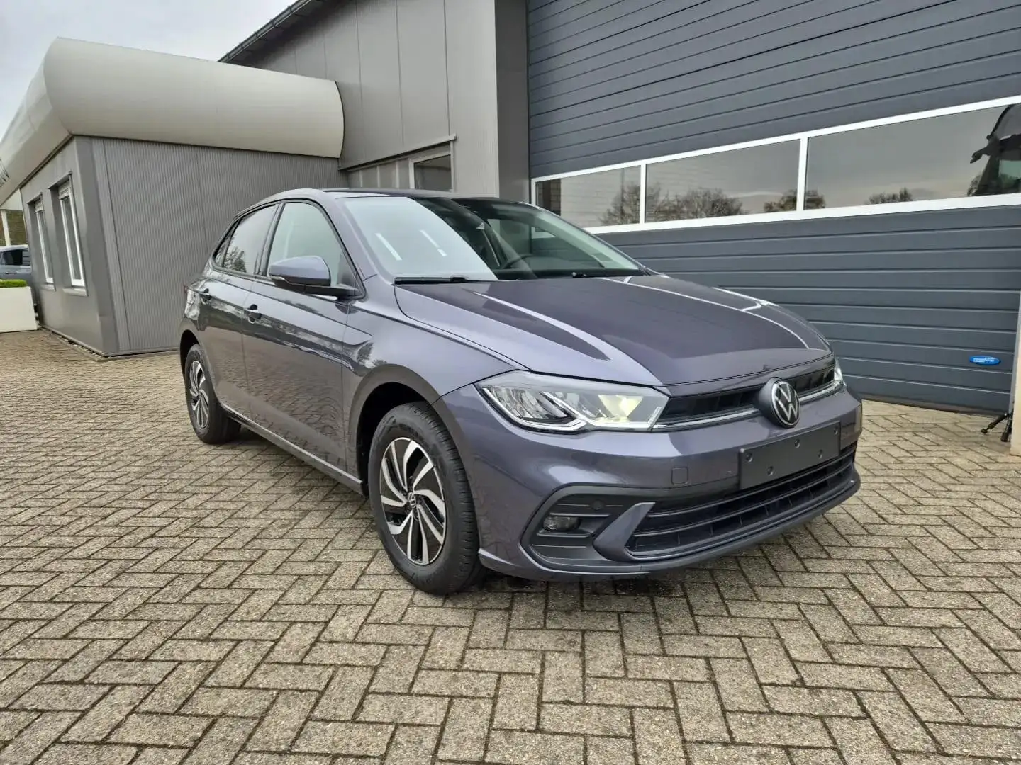 Volkswagen Polo Life 1.0 TSI 95PS Rückf.Kamera Sitzheizung Digital Grau - 2