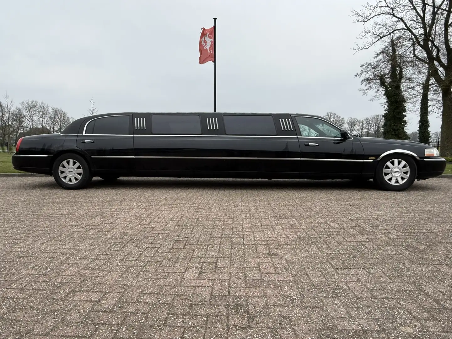 Lincoln Town Car 4.6 - V8 (APK t/m 23-1-2027) Schwarz - 1