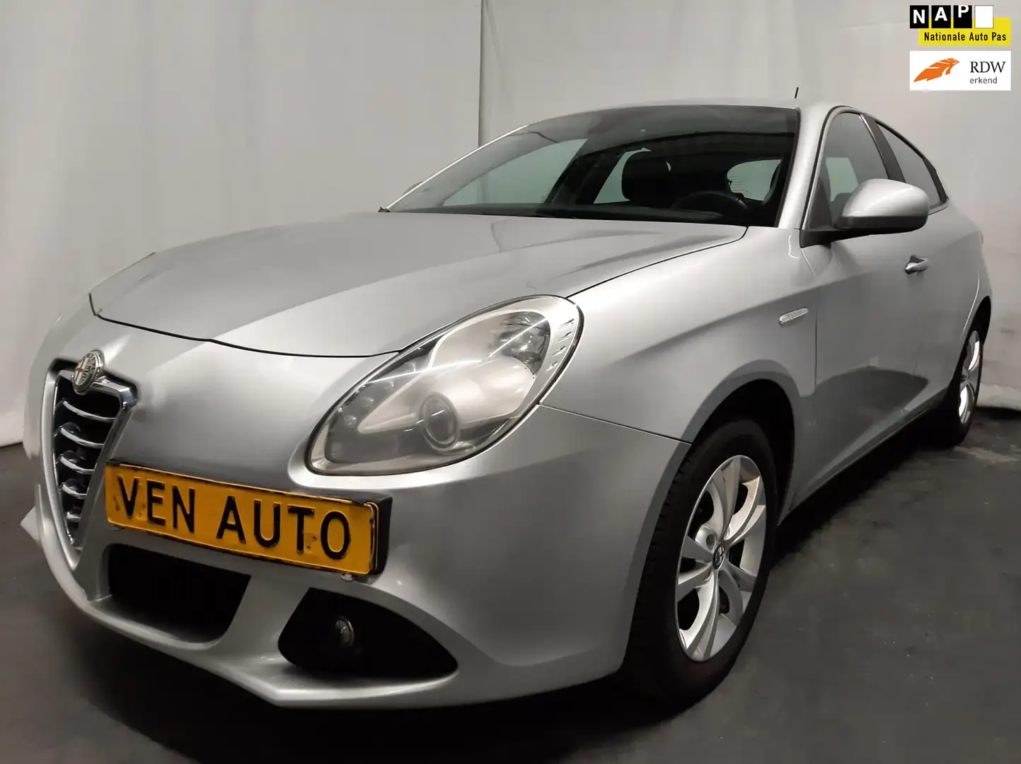 Alfa Romeo Giulietta 1.4 T Distinctive - 6 maanden garantie Grijs - 1