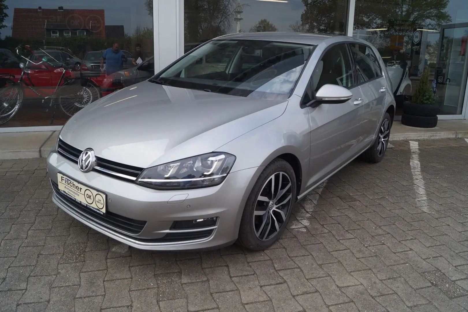 Volkswagen Golf VII Lim. Highline BMT Standheizung*Sitzheiz Silber - 1