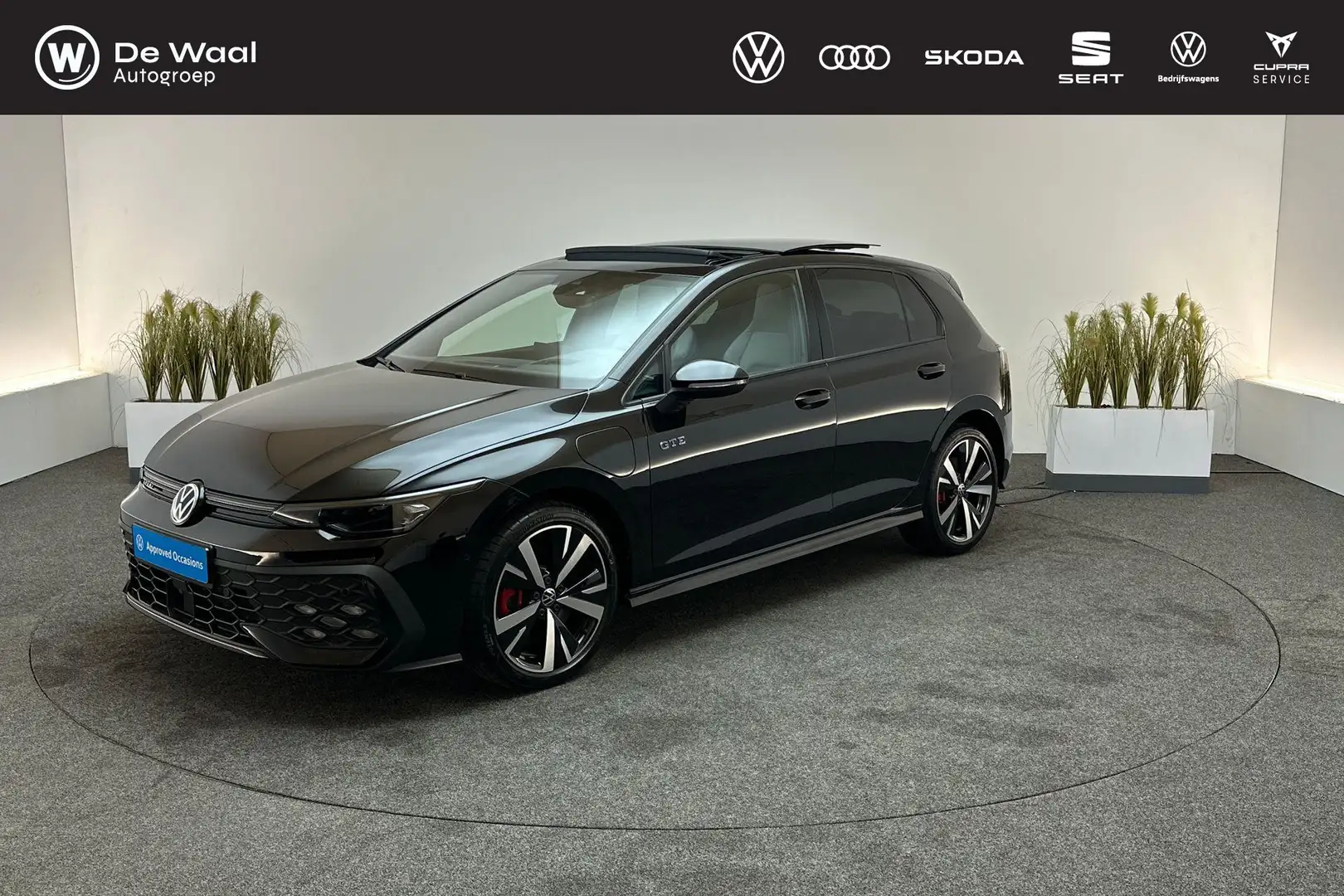 Volkswagen Golf GTE 8.5 1.5 272pk DSG eHybrid | Panoramadak, Fabriekst Zwart - 1