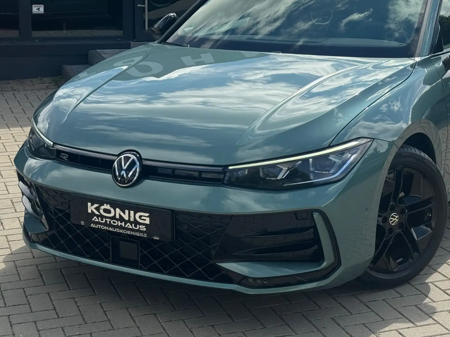 Volkswagen Passat Variant 2.0 TDI R-line Black St. AHK*StHZ Vert - 2