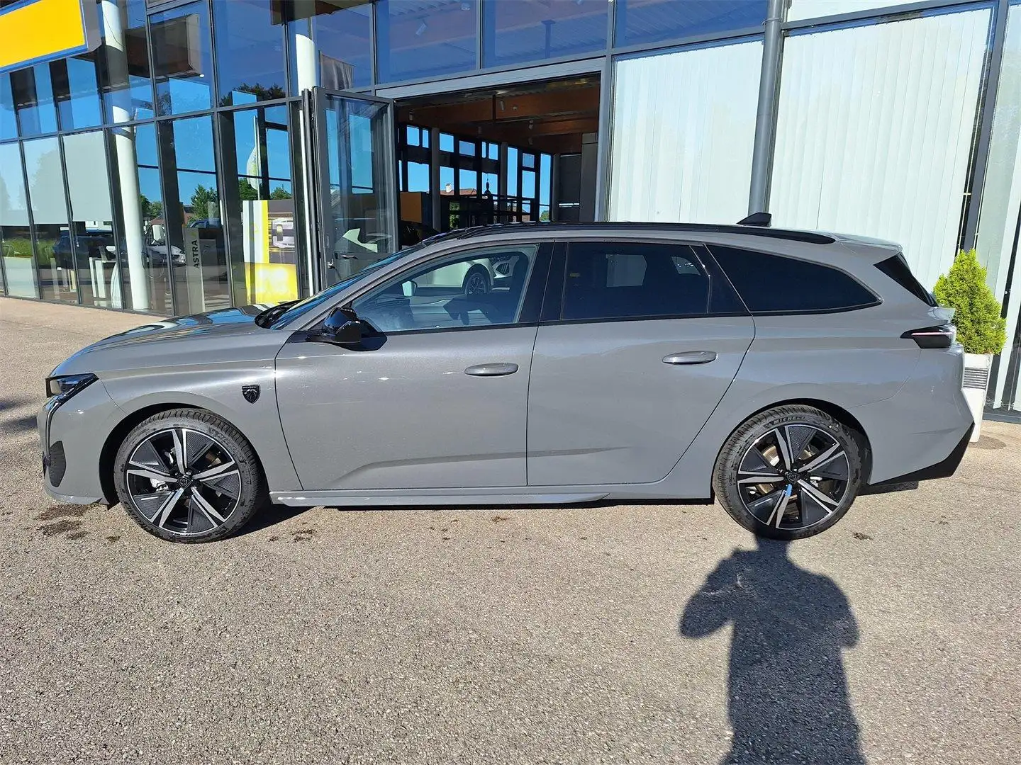 Peugeot 308 SW GT Hybrid 145 e-DCS6 Grau - 2