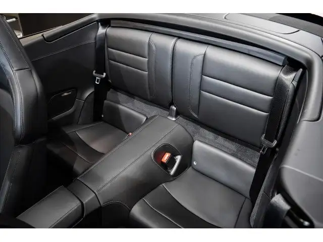 Porsche 911 view 11