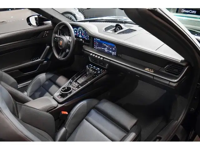 Porsche 911 view 6