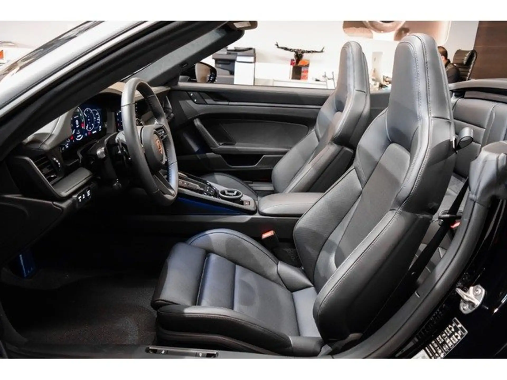 포르쉐 911 Carrera Cabriolet 2026 검정 사진 7