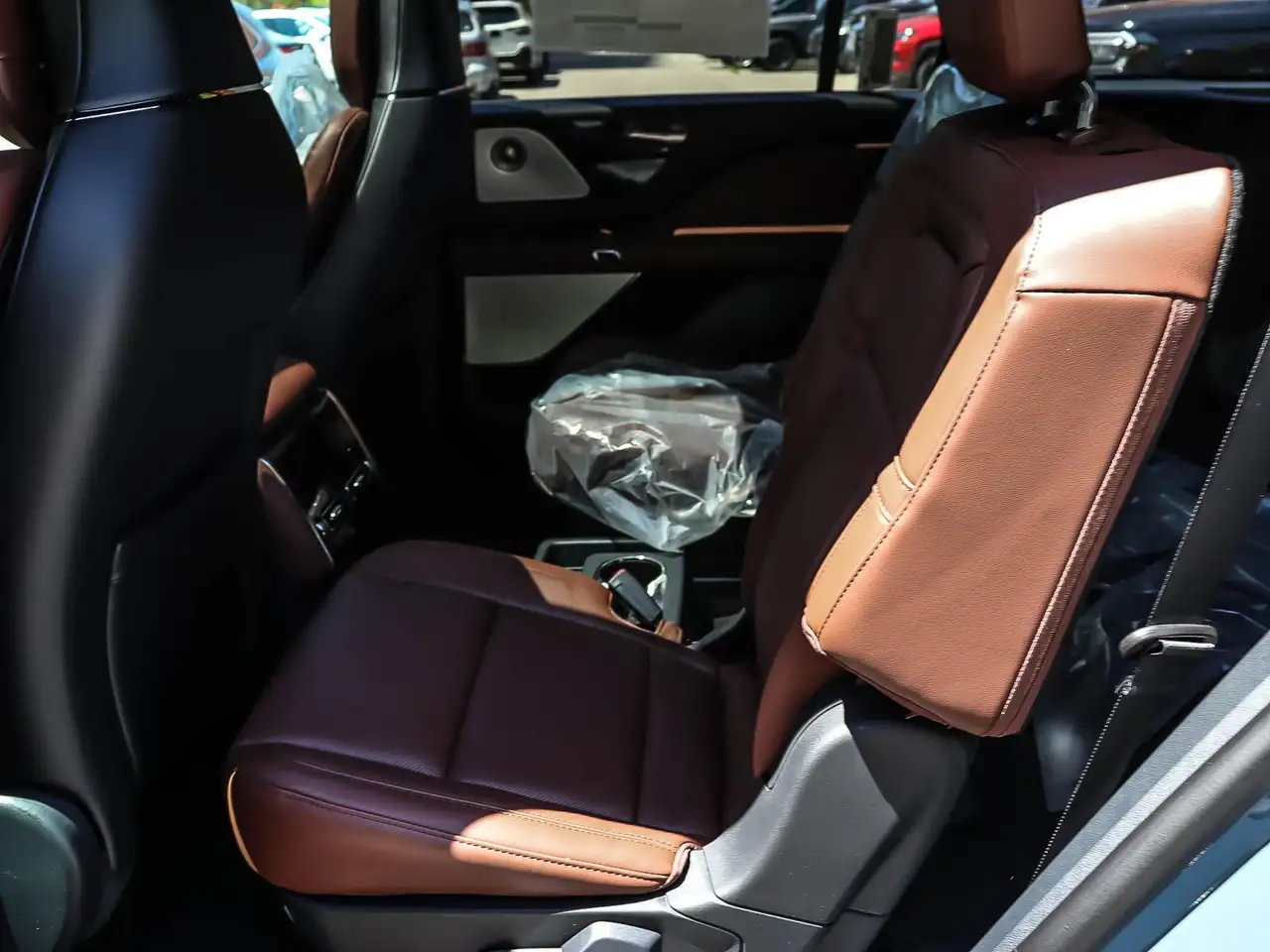 Lincoln Aviator снимка Lincoln Aviator