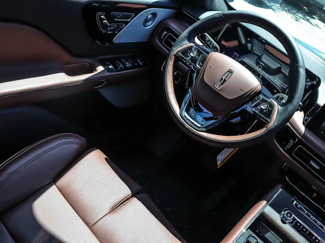 Lincoln Aviator снимка Lincoln Aviator