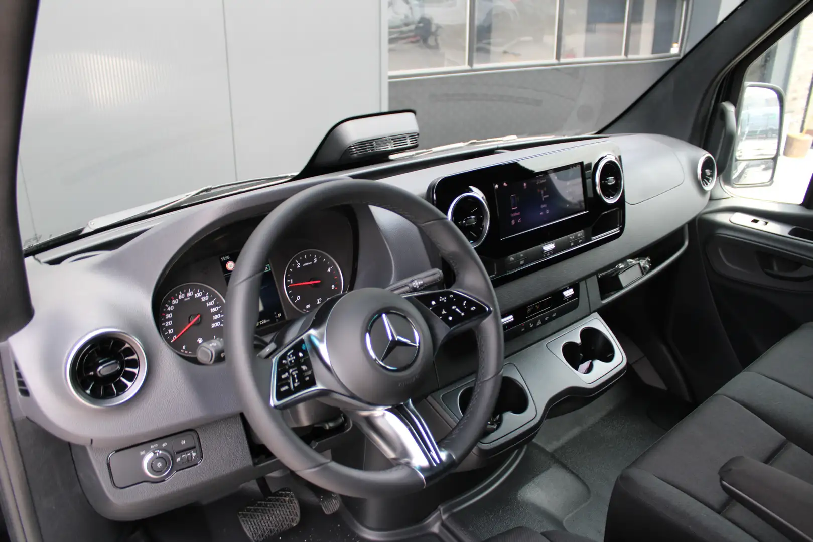 Mercedes-Benz Sprinter 317CDI L2H2 Pro - Mbux 10 - 3.5t Trekhaak - Betimm Zwart - 2