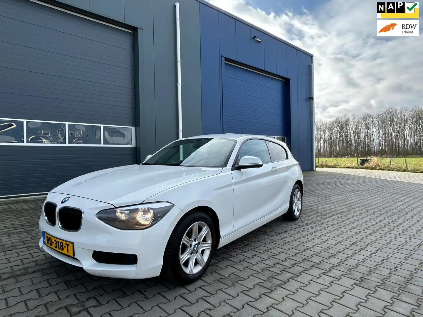 BMW 114 1-serie 114i Business Airco Cruise controle!!! Wit - 1