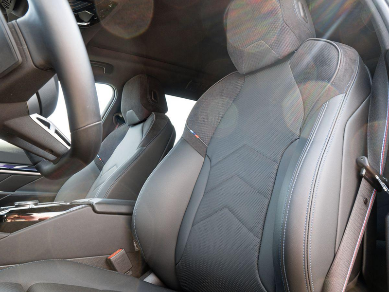 BMW 520 i Tour M SportPRO AHK StdHz PANO SitzLüft ACC — photo 9
