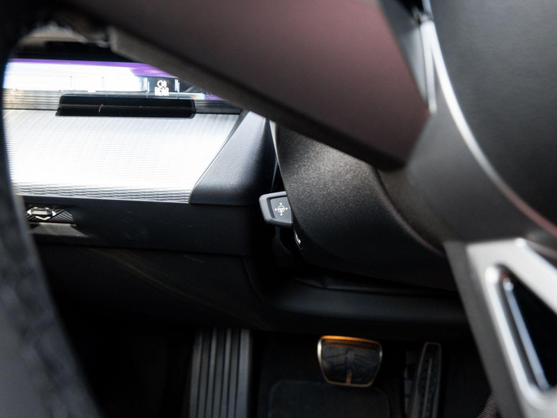 BMW 520 i Tour M SportPRO AHK StdHz PANO SitzLüft ACC — photo 11