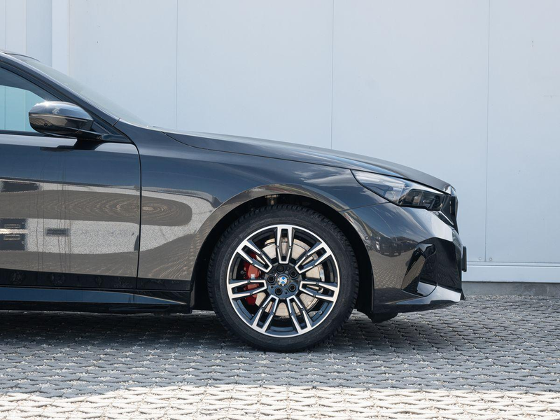 BMW 520 i Tour M SportPRO AHK StdHz PANO SitzLüft ACC — photo 5