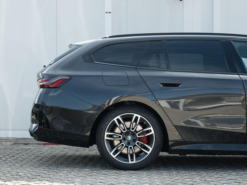 BMW 520 i Tour M SportPRO AHK StdHz PANO SitzLüft ACC — photo 4