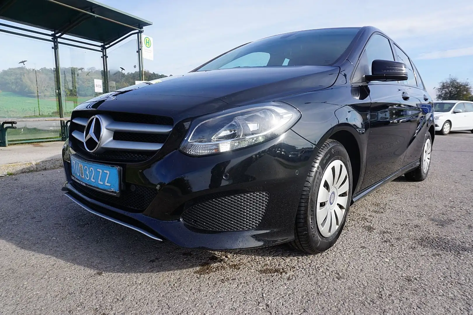 Mercedes-Benz B 180 d Schwarz - 2