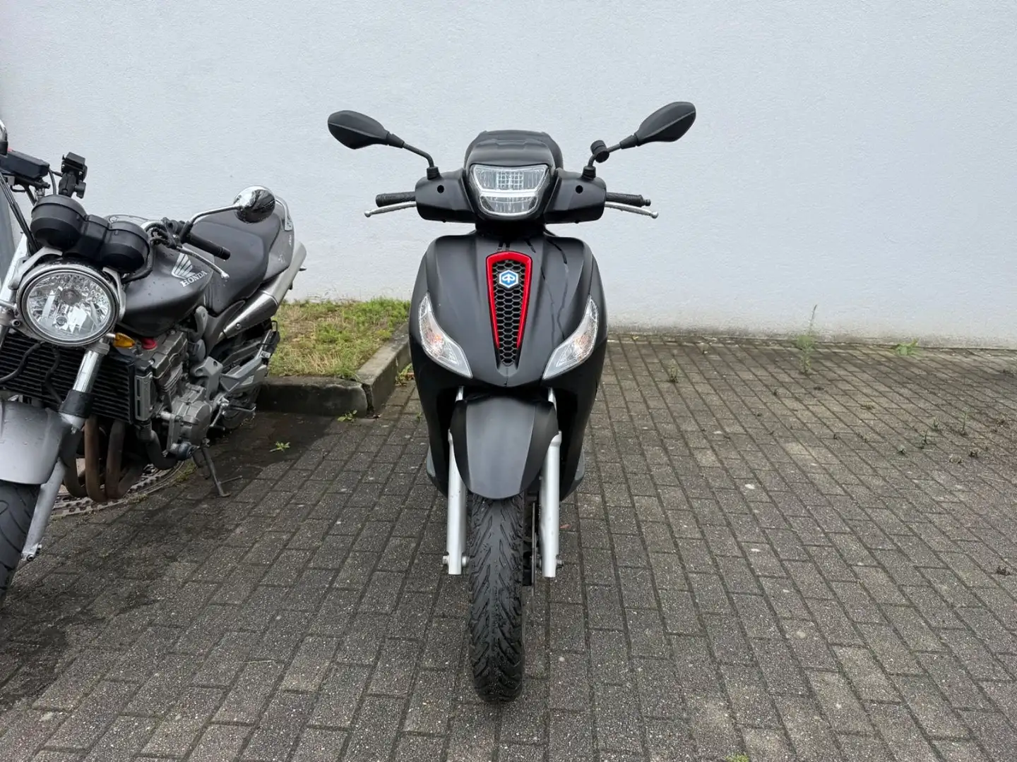 Piaggio Medley 125 Zwart - 1