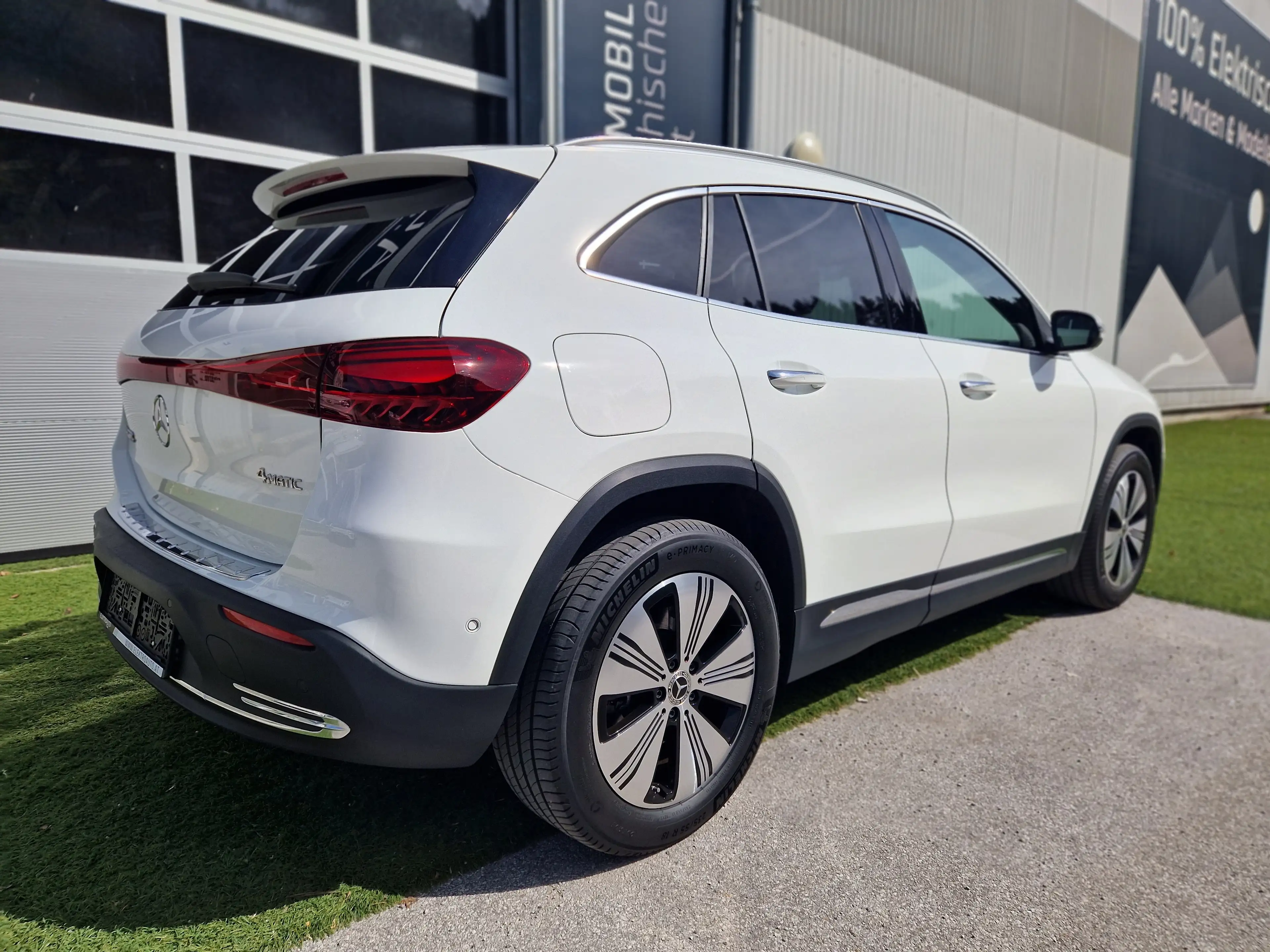 Mercedes-Benz EQA 300 4matic: Neuwertig: 5.811 € Extras: 101,6 SOH — photo 6