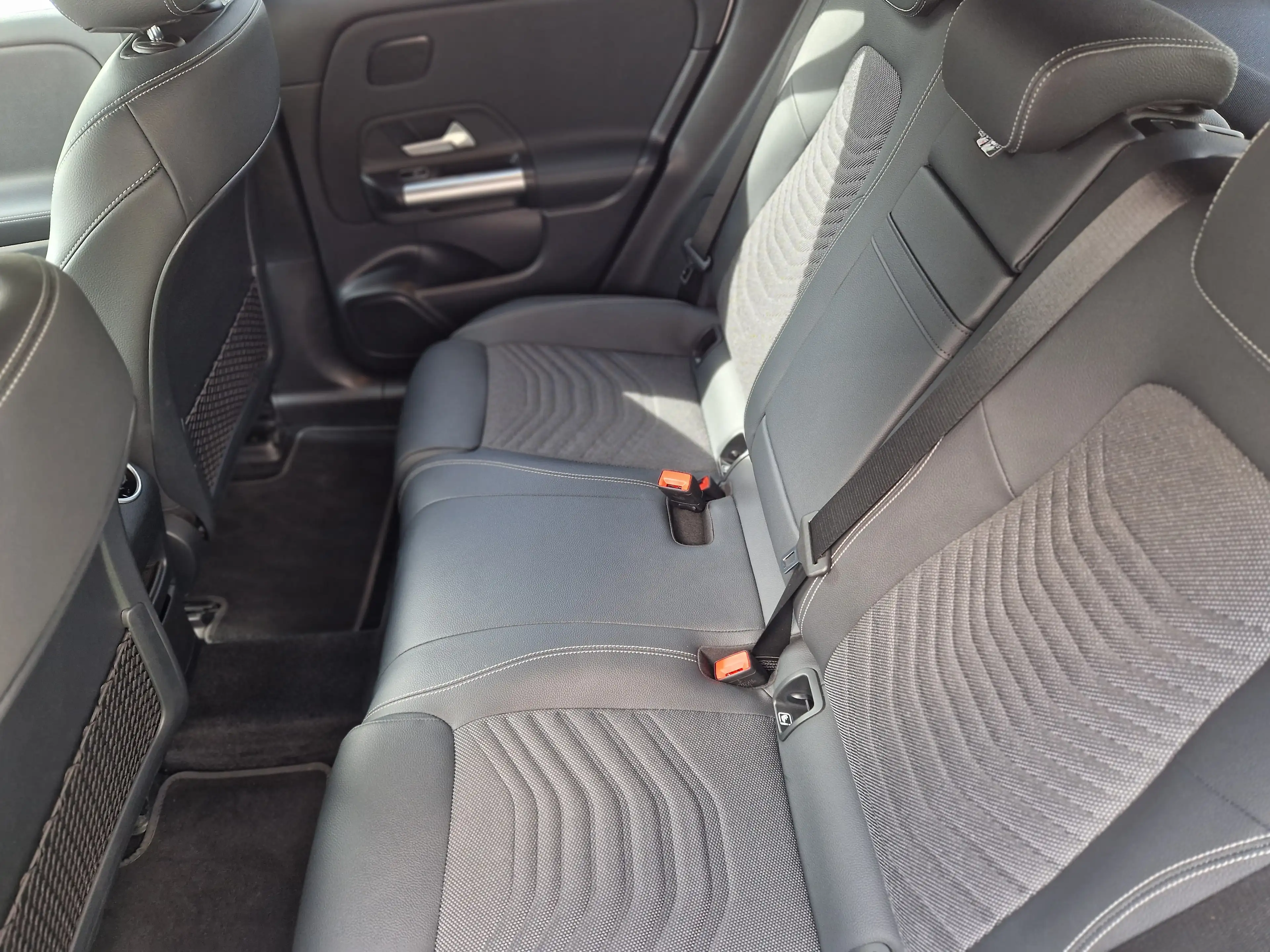 Mercedes-Benz EQA 300 4matic: Neuwertig: 5.811 € Extras: 101,6 SOH — photo 13