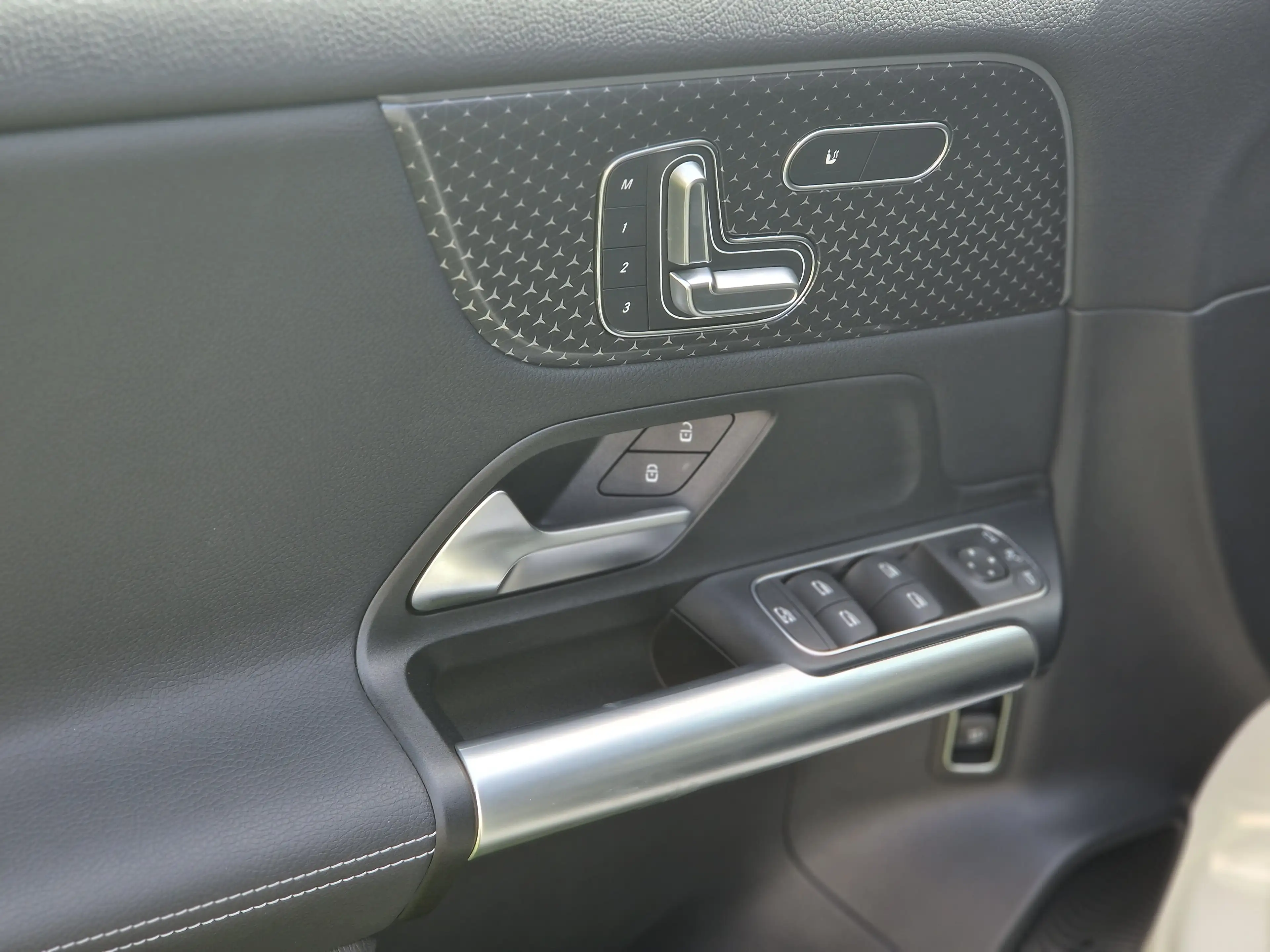 Mercedes-Benz EQA 300 4matic: Neuwertig: 5.811 € Extras: 101,6 SOH — photo 15