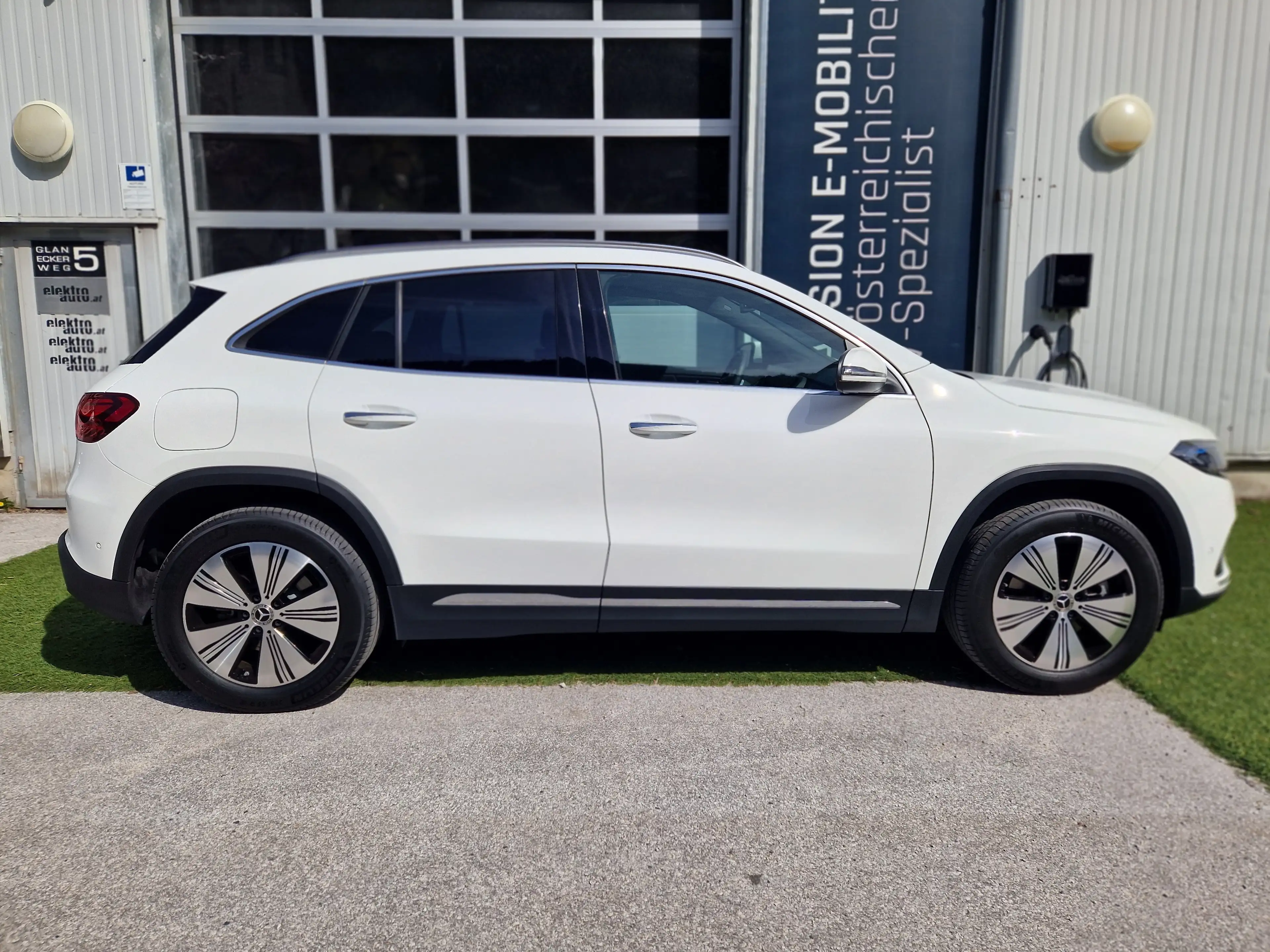 Mercedes-Benz EQA 300 4matic: Neuwertig: 5.811 € Extras: 101,6 SOH — photo 5