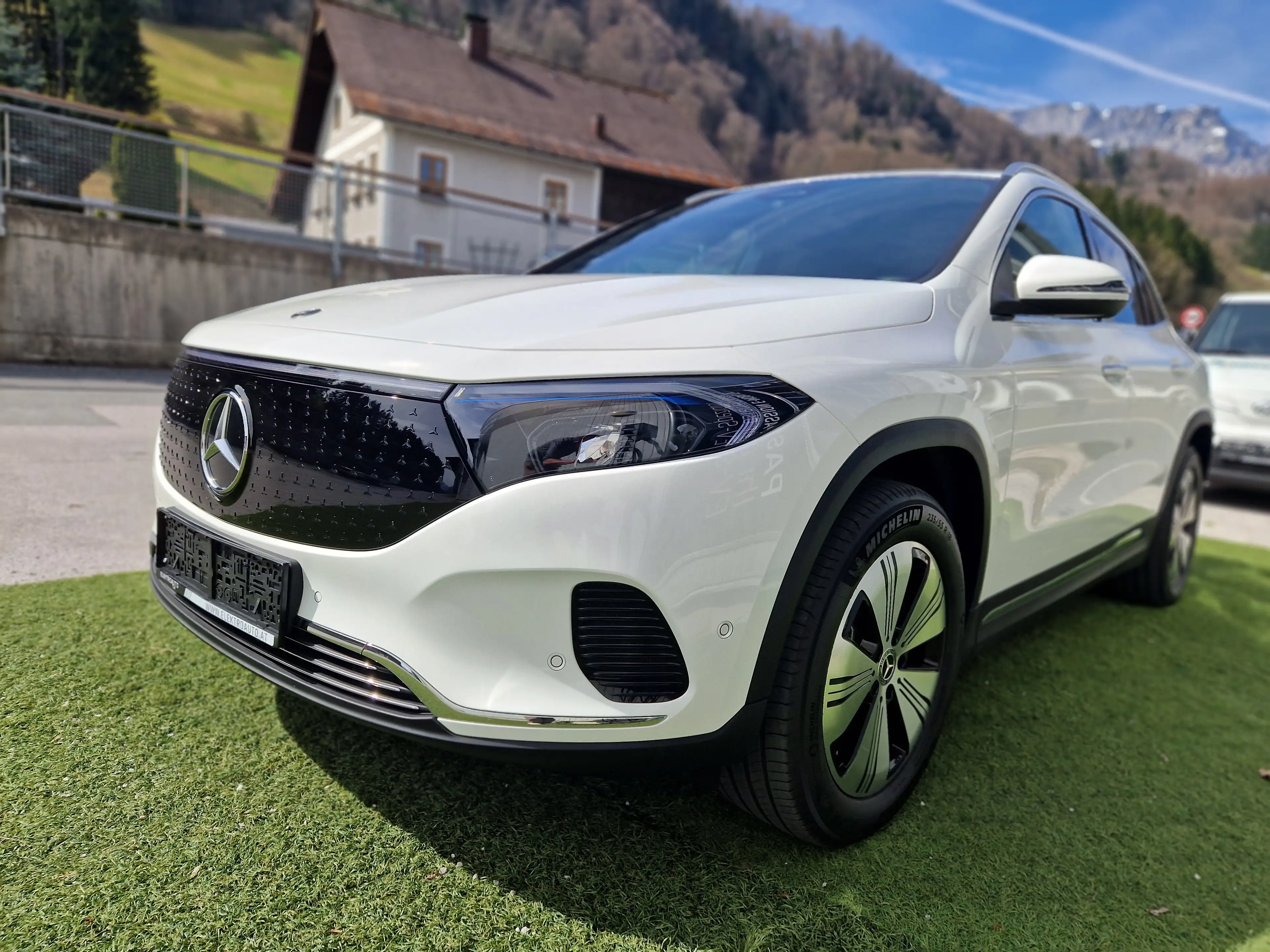 Mercedes-Benz EQA 300 4matic: Neuwertig: 5.811 € Extras: 101,6 SOH — photo 2