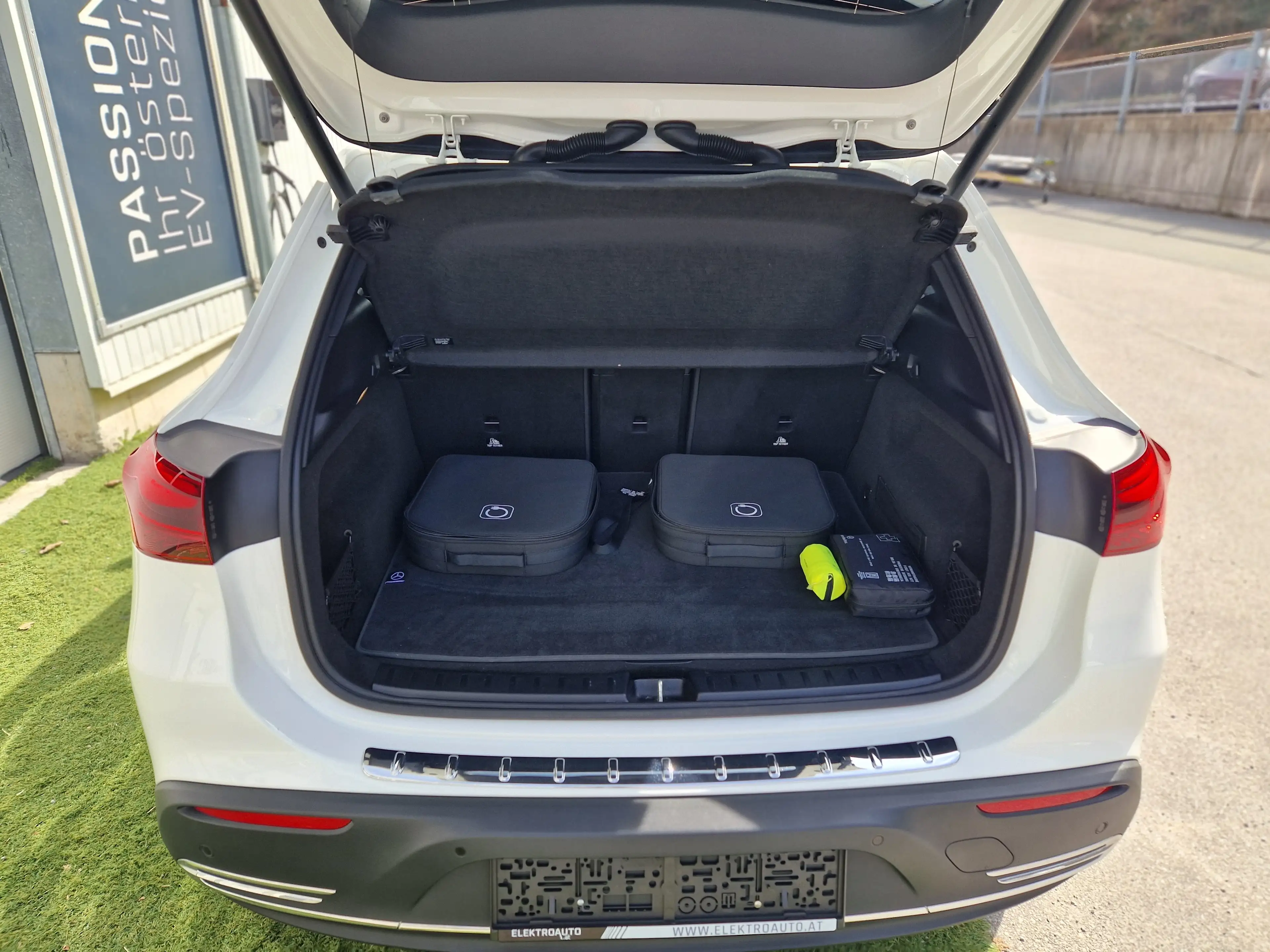Mercedes-Benz EQA 300 4matic: Neuwertig: 5.811 € Extras: 101,6 SOH — photo 8