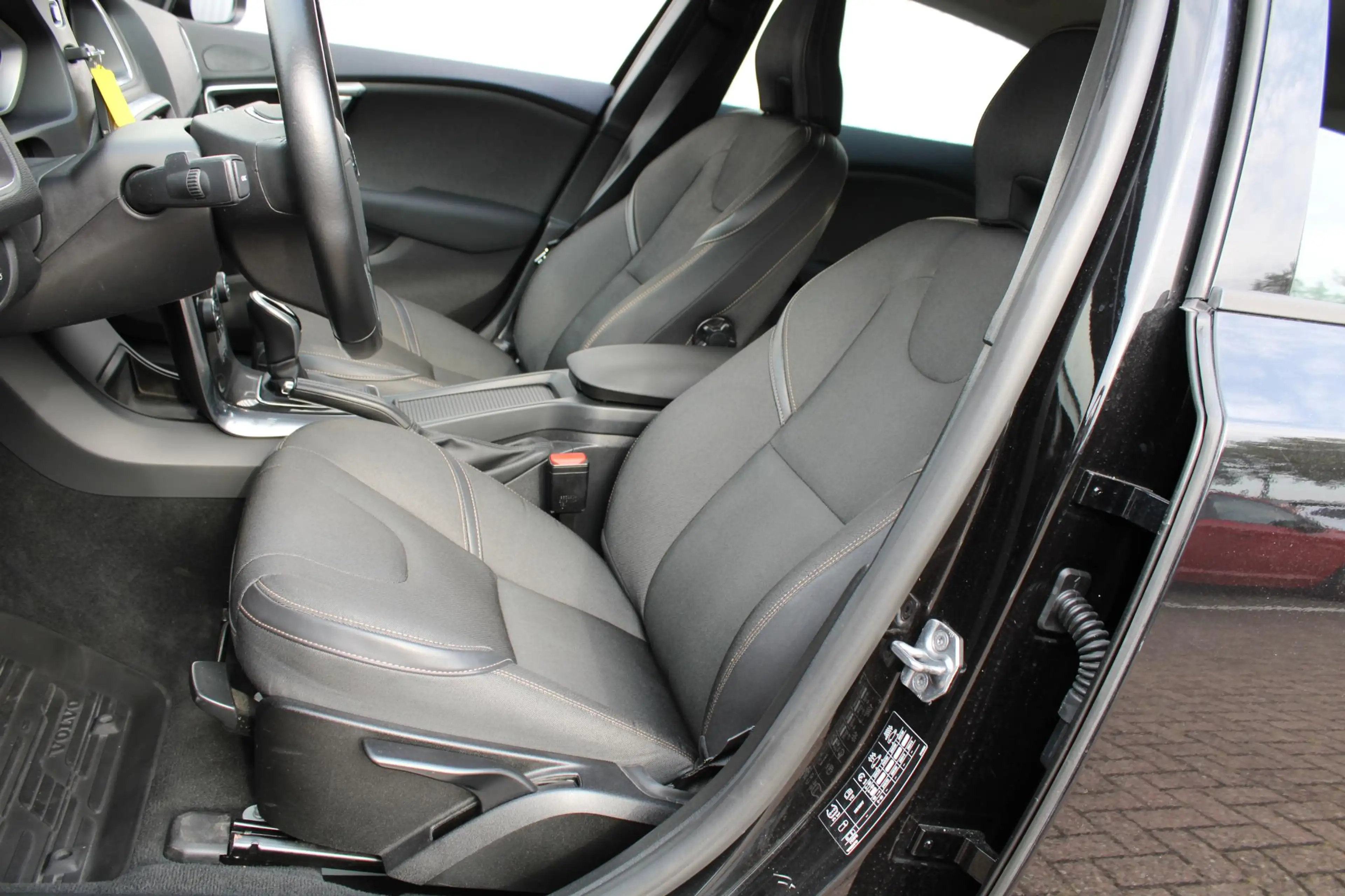 Volvo V40 Cross Country D3 Automaat Summum |Verwarmbare stoelen voor & ach — photo 8