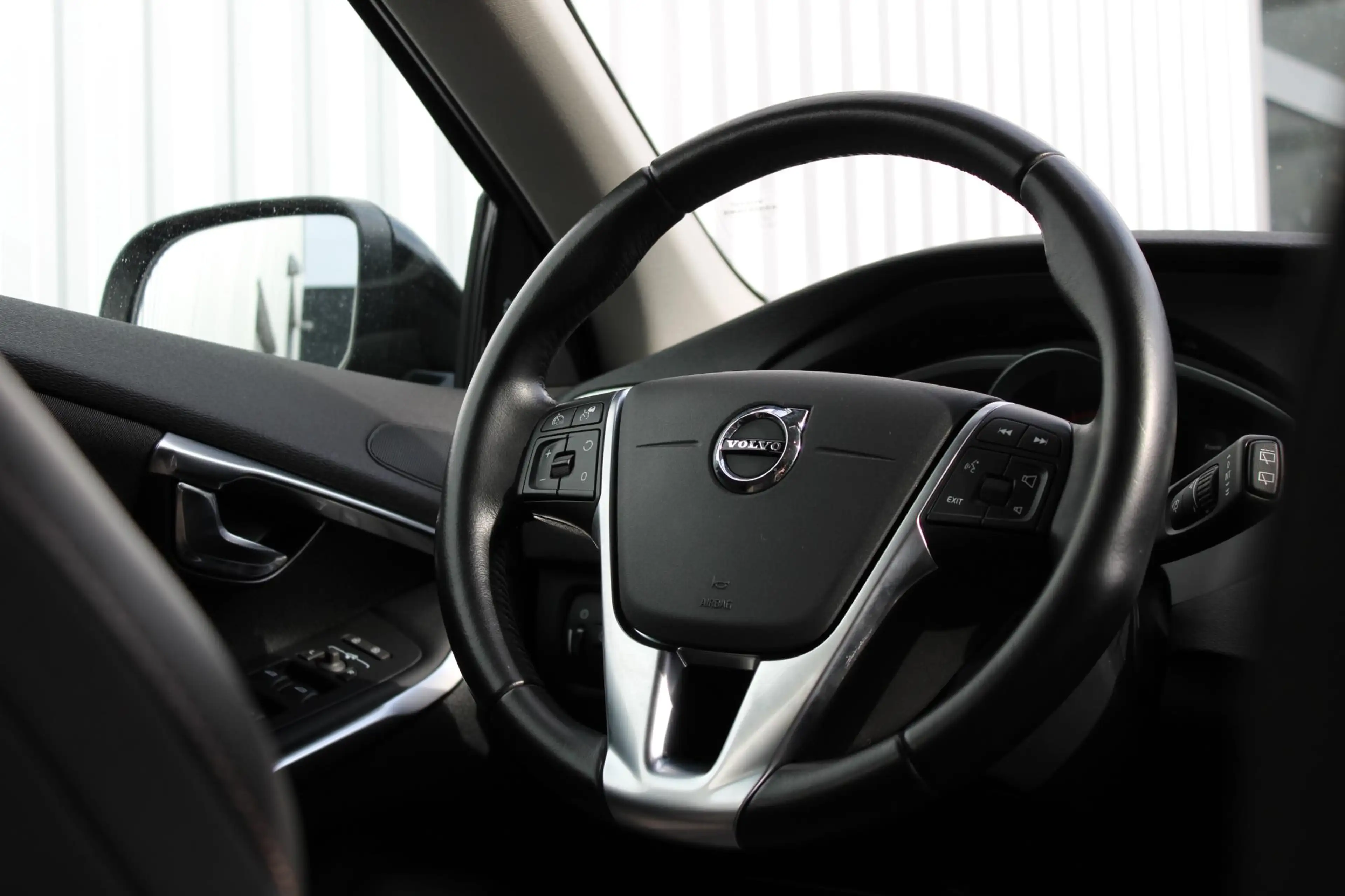 Volvo V40 Cross Country D3 Automaat Summum |Verwarmbare stoelen voor & ach — photo 10