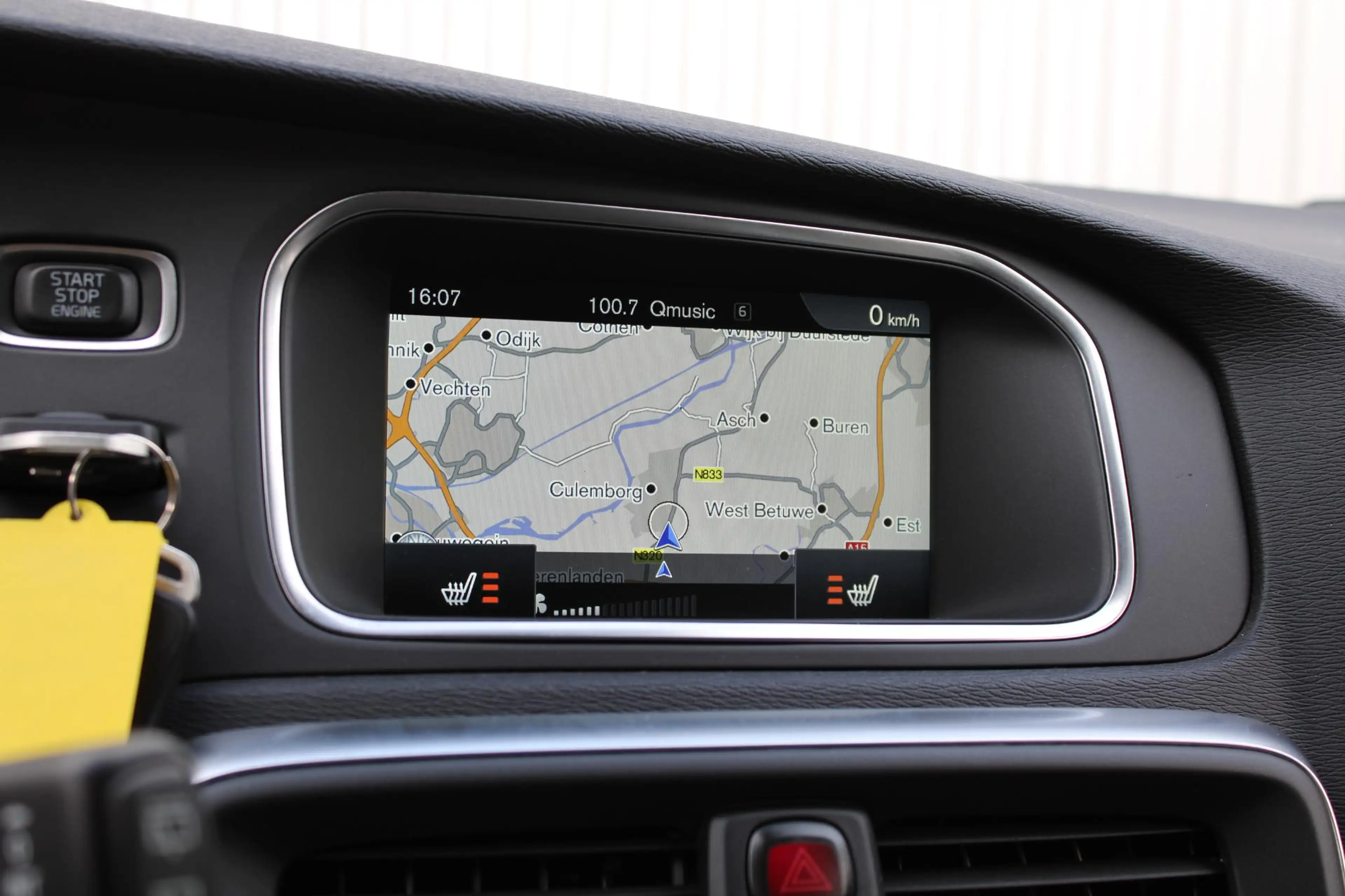 Volvo V40 Cross Country D3 Automaat Summum |Verwarmbare stoelen voor & ach — photo 14